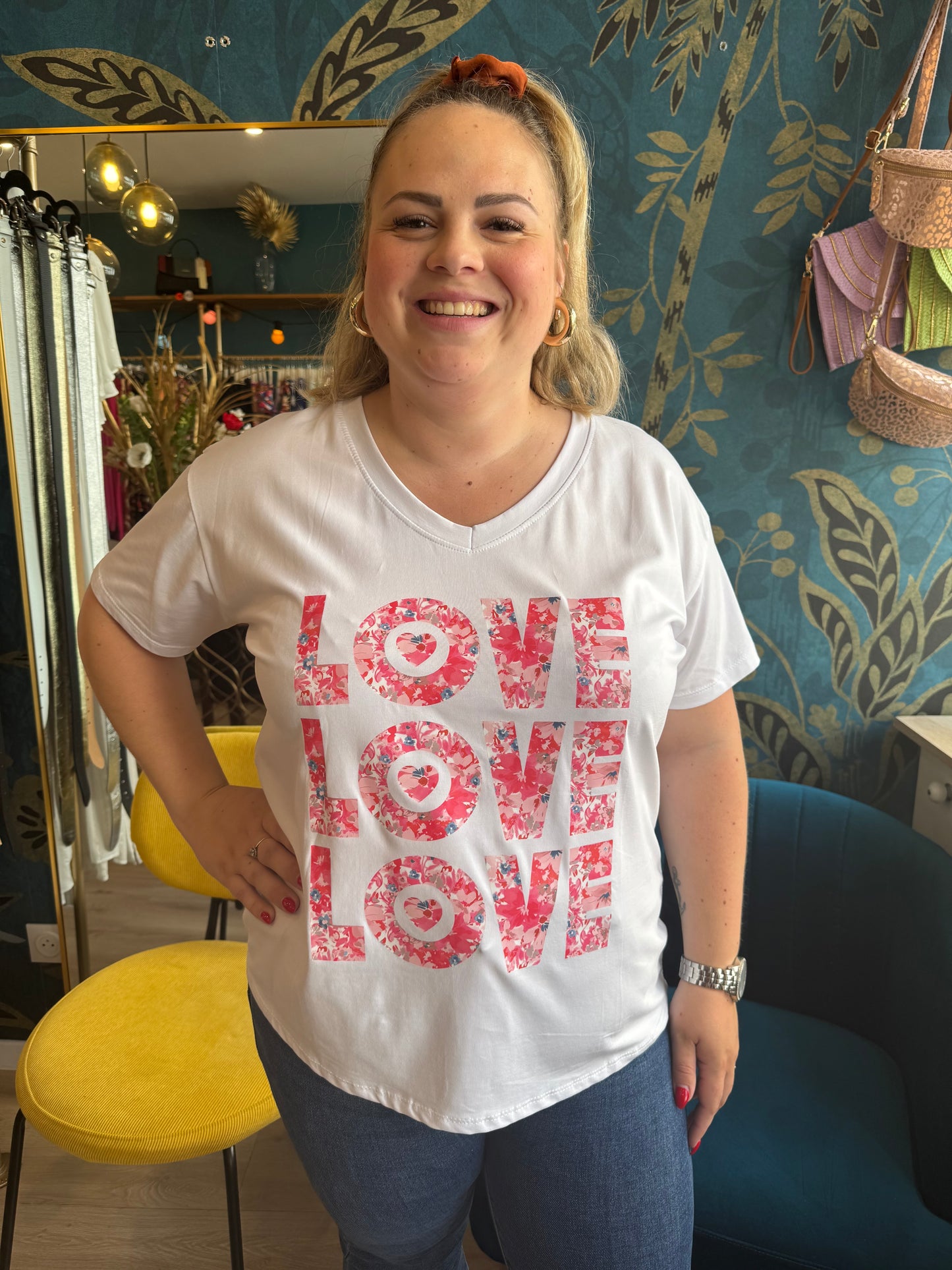 💕 Tee-shirt blanc LOVE fleuri 🌸