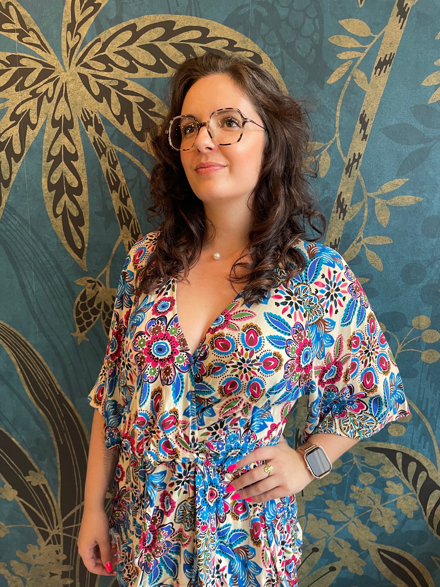 Robe courte fleurie aux couleurs éclatantes 🌸✨
