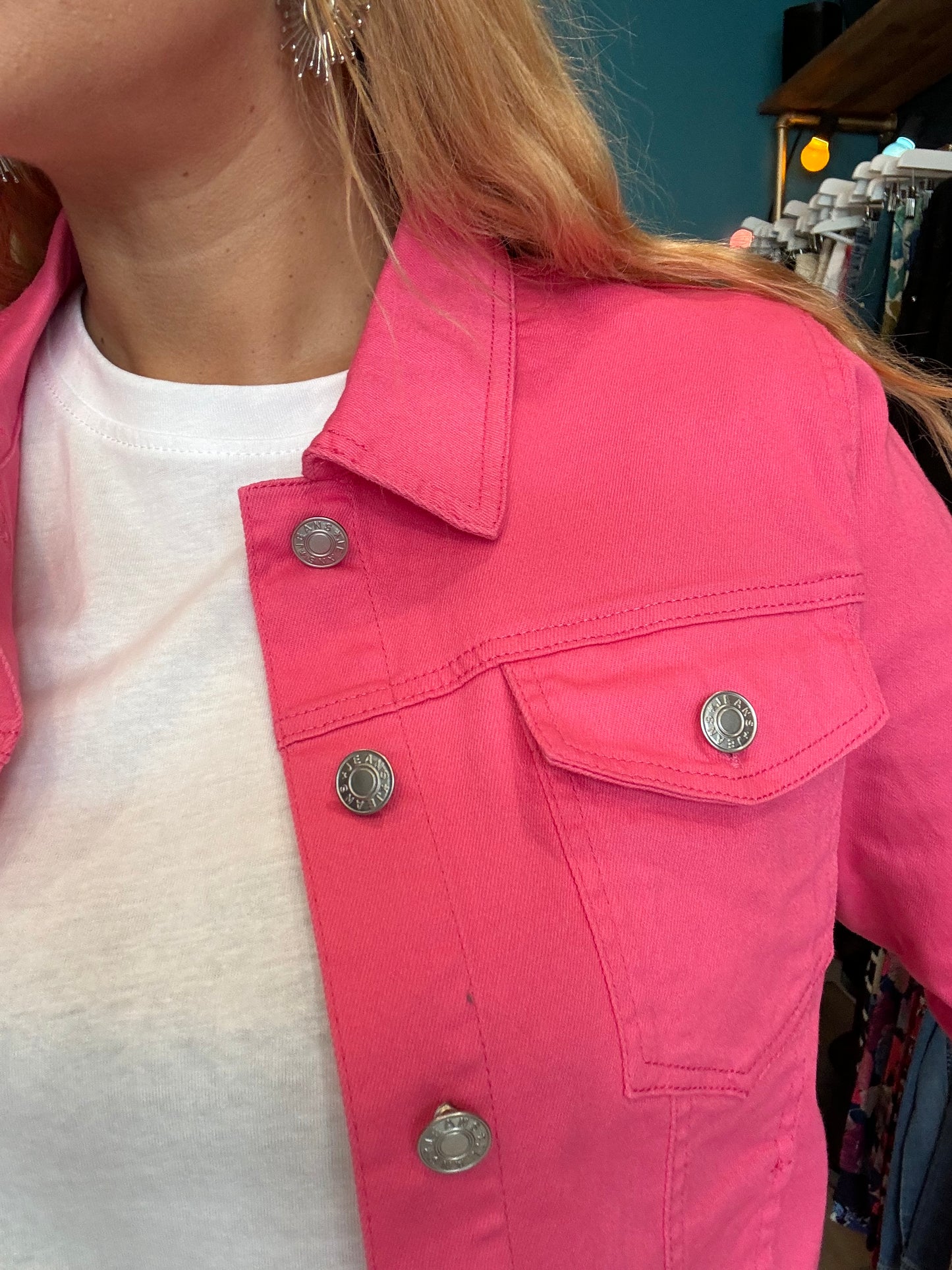 💖 Veste en jean rose bonbon – Audacieuse et tendance ! ✨