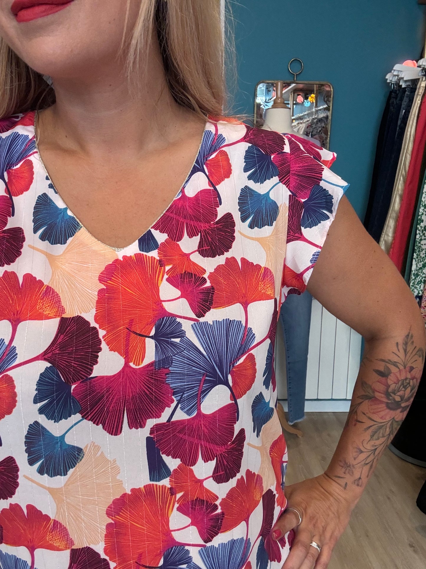 🌺 Top coloré à imprimé feuilles