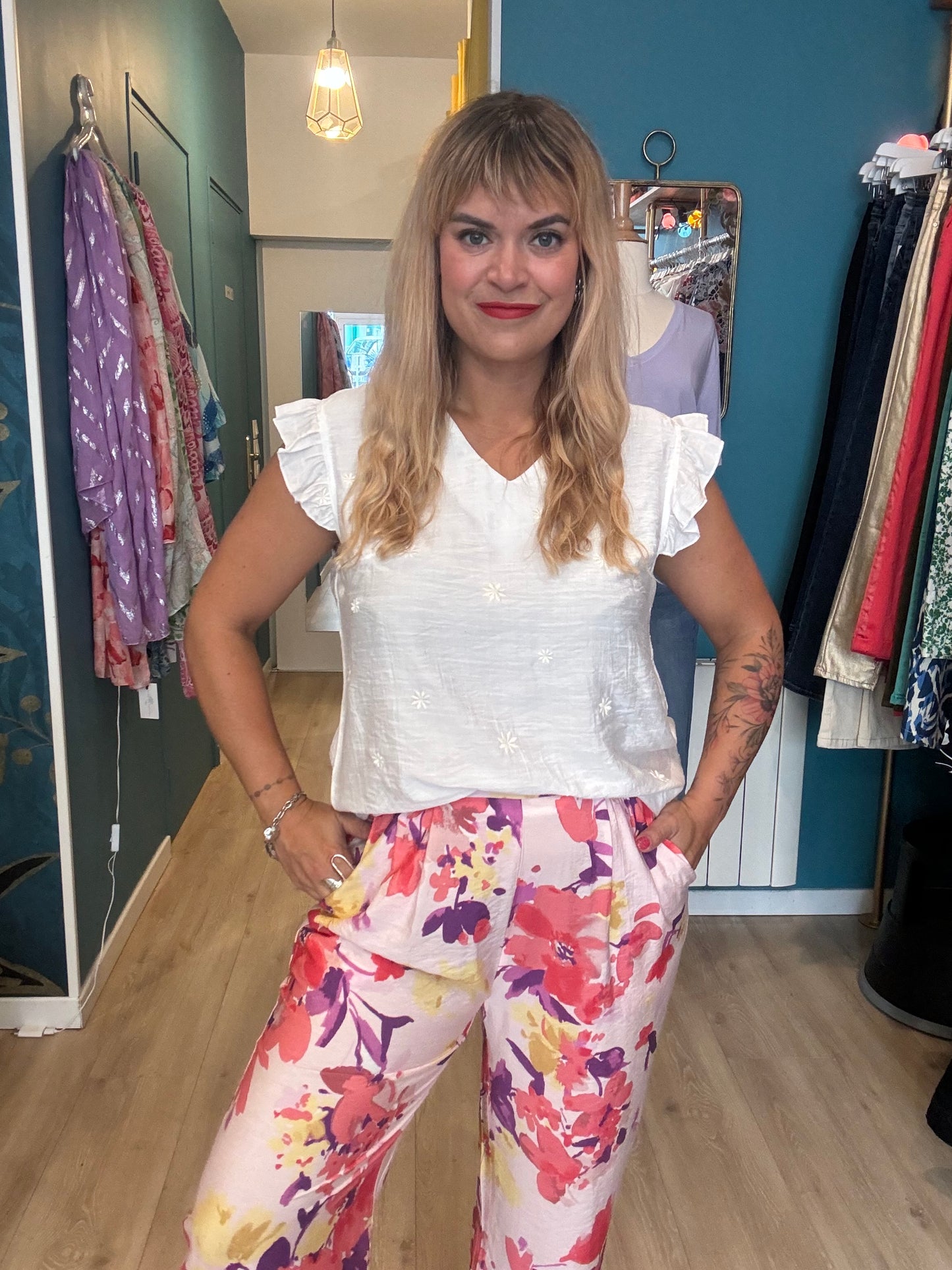 Pantalon fluide à imprimé fleuri – Élégance et fraîcheur estivale ! 🌸✨