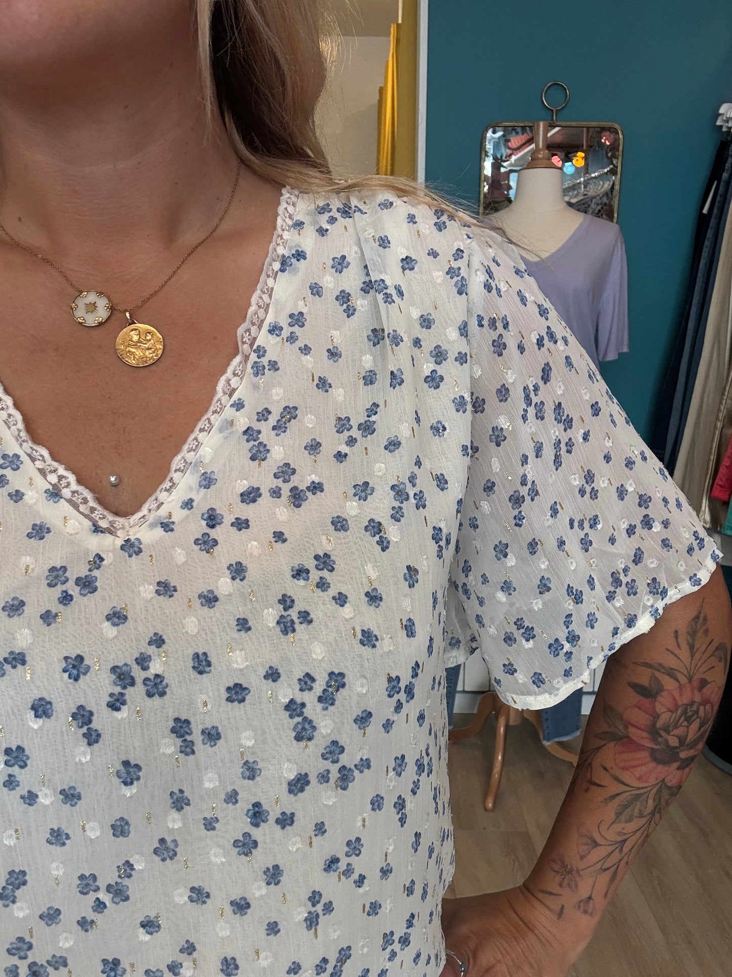 ✨ Top fleuri blanc et bleu ✨