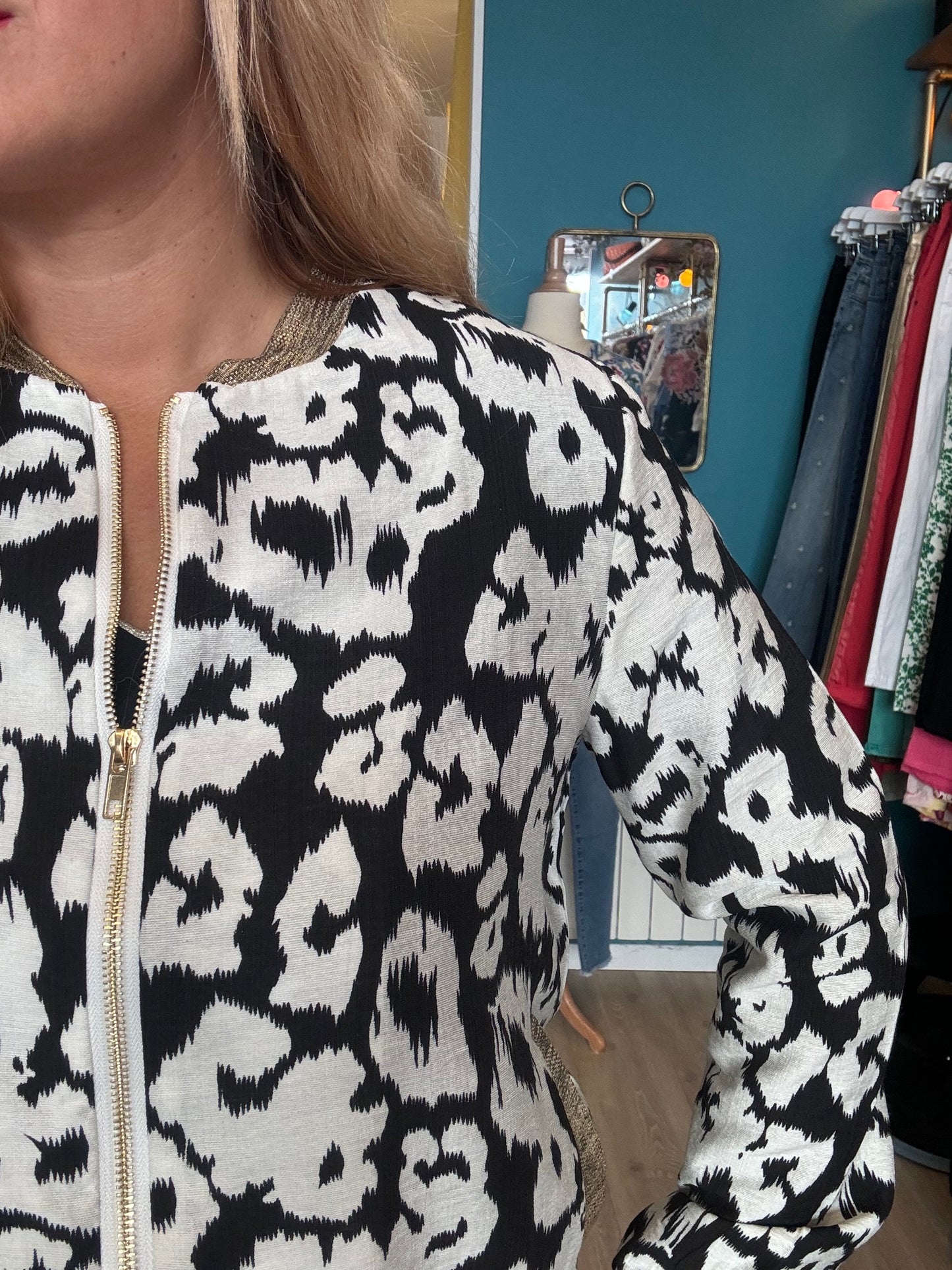 🖤 Bomber imprimé noir et blanc – Audace et style ! ✨