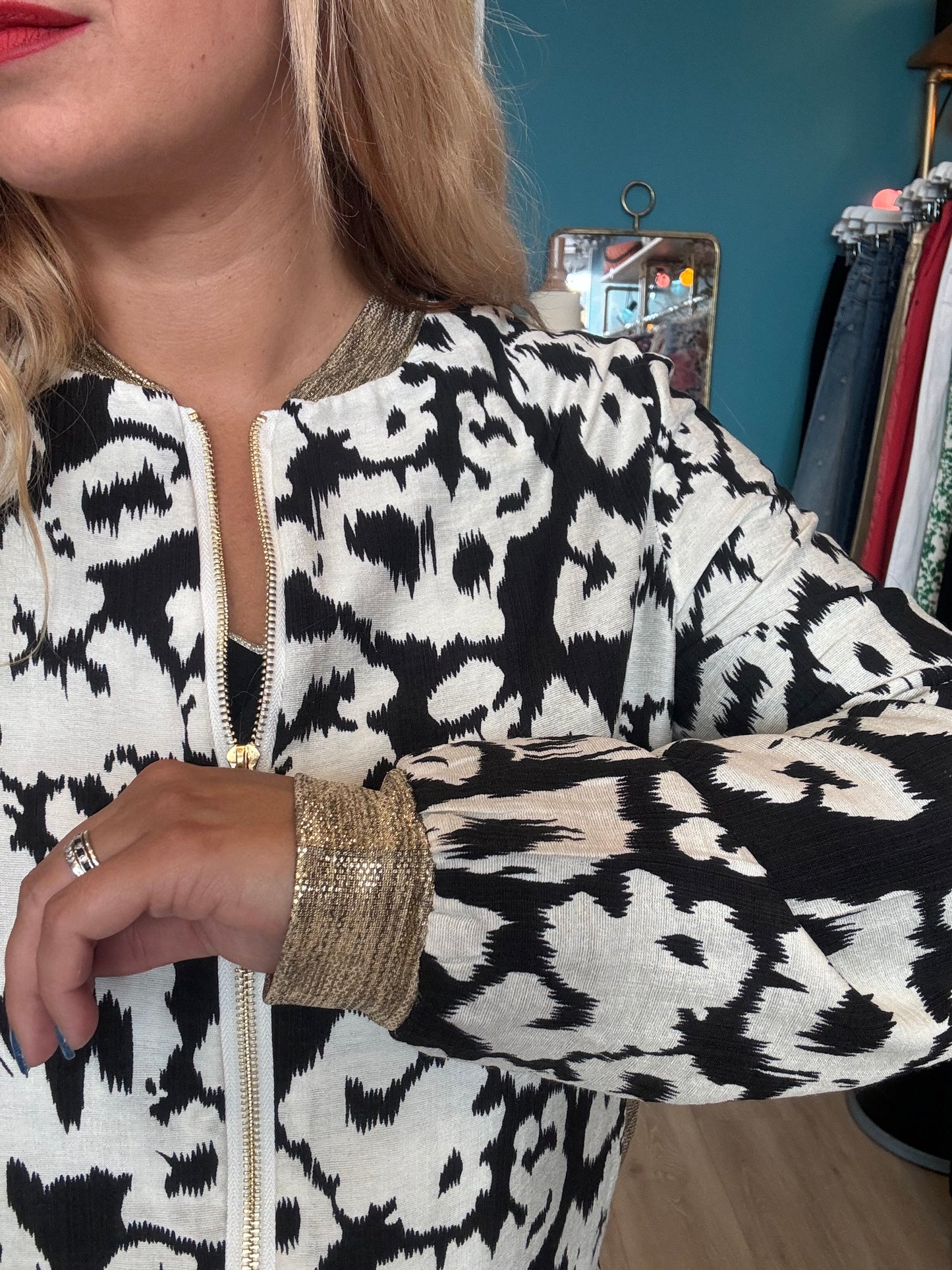 🖤 Bomber imprimé noir et blanc – Audace et style ! ✨