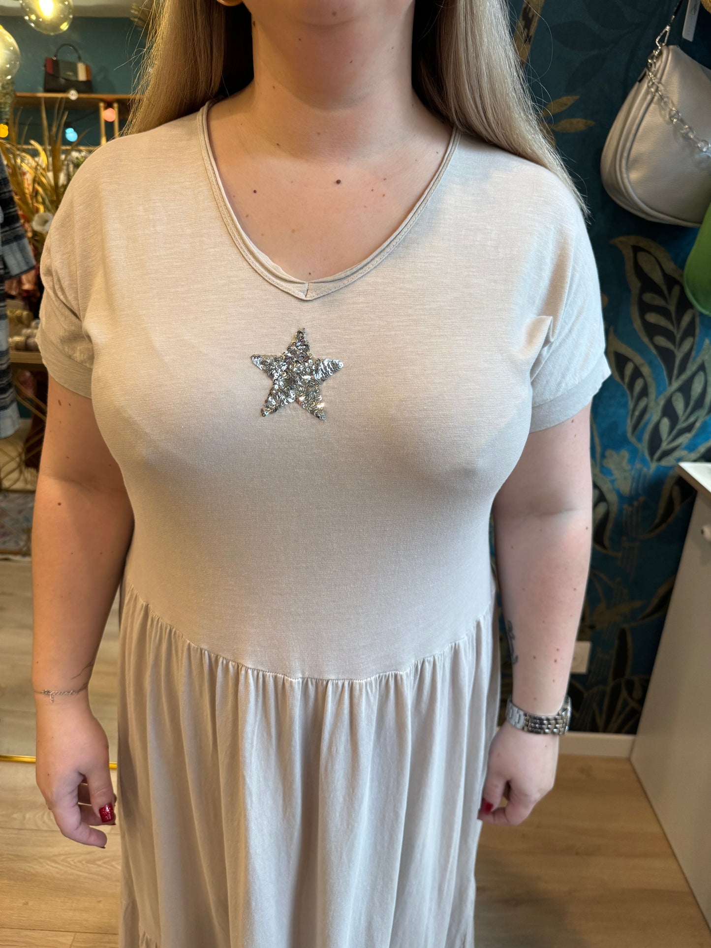 ⭐ Robe longue beige à étoile argentée