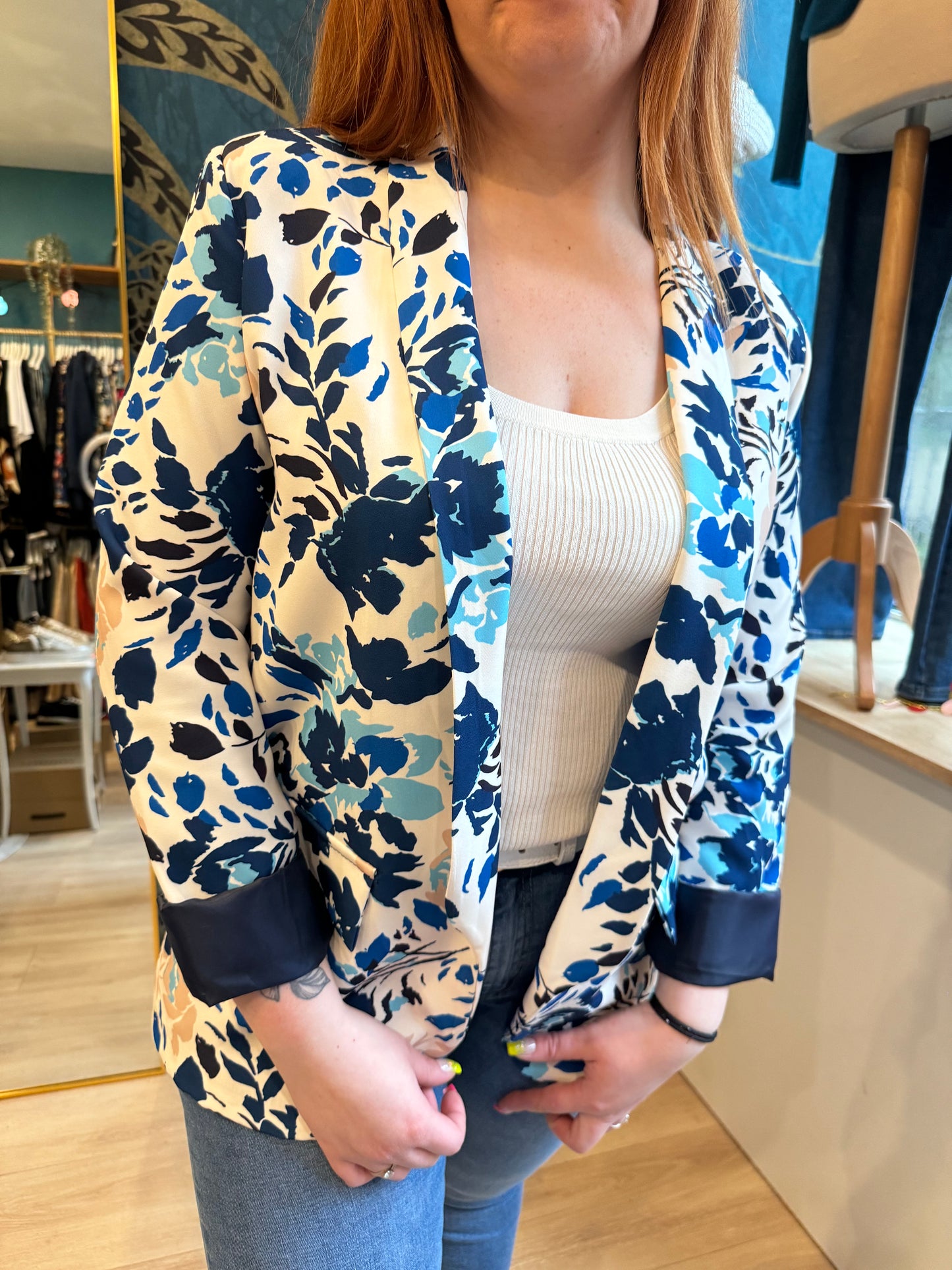 💙 Blazer imprimé floral – Élégance et fraîcheur ! ✨