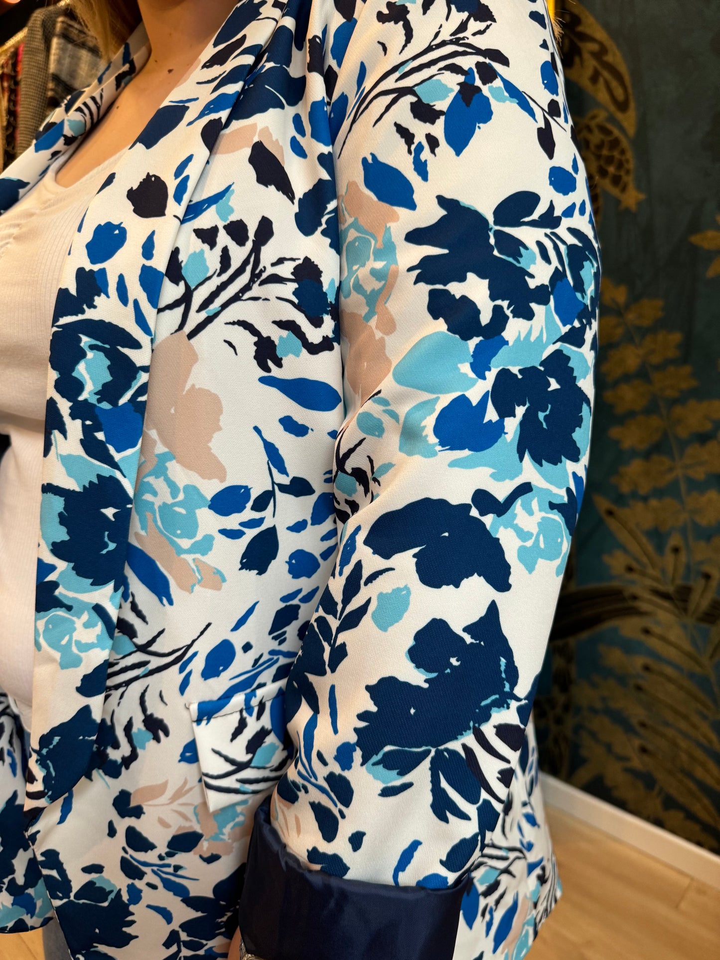 💙 Blazer imprimé floral – Élégance et fraîcheur ! ✨