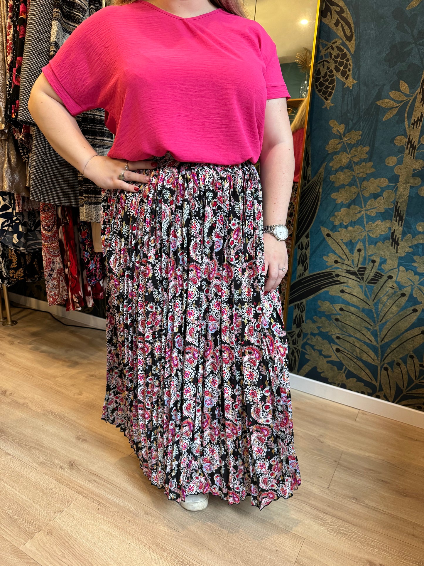 🖤 Jupe longue plissée au motif cachemire vibrant ✨