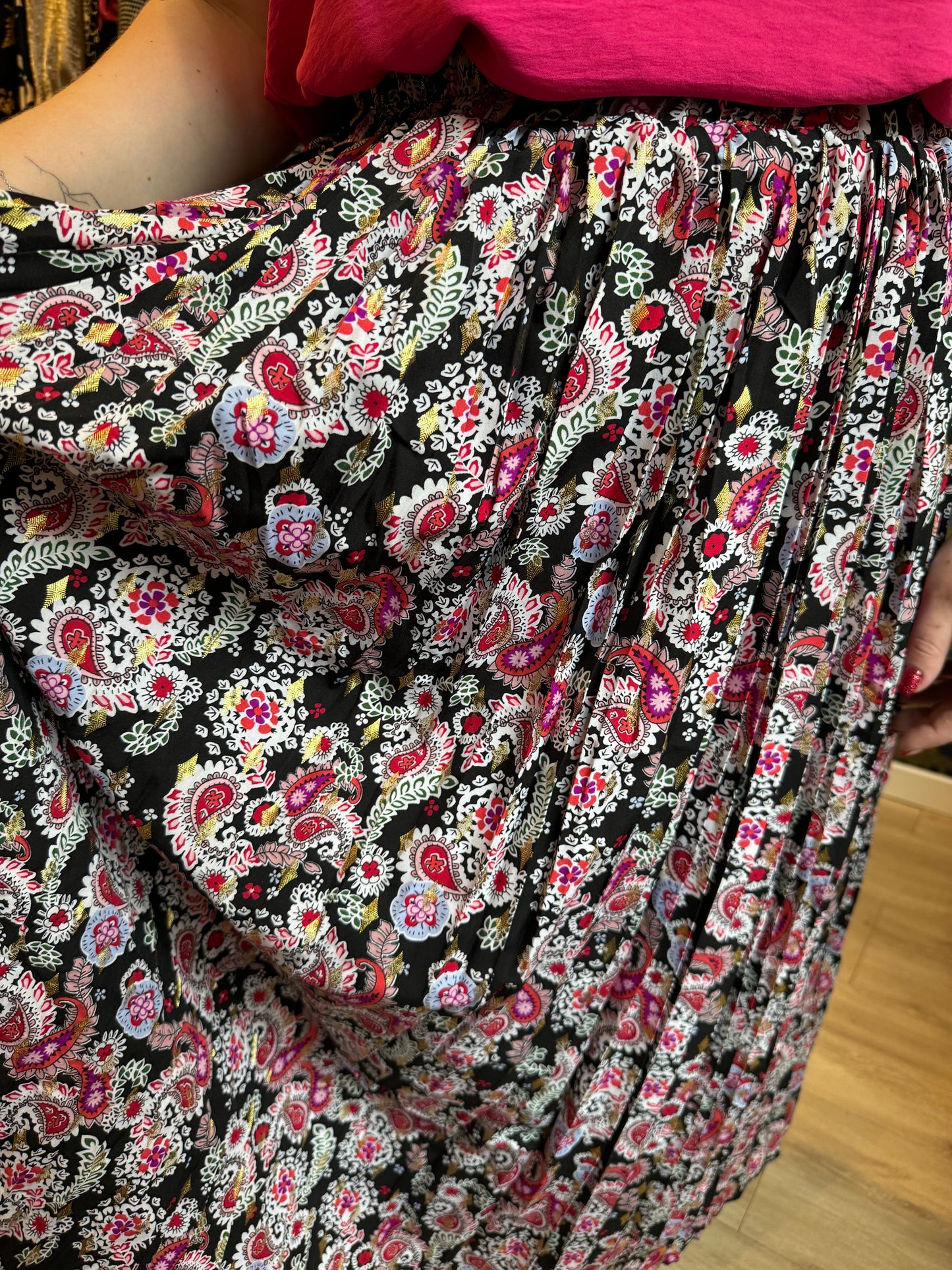 🖤 Jupe longue plissée au motif cachemire vibrant ✨