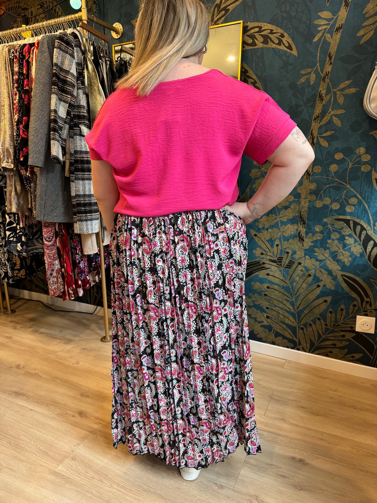 🖤 Jupe longue plissée au motif cachemire vibrant ✨