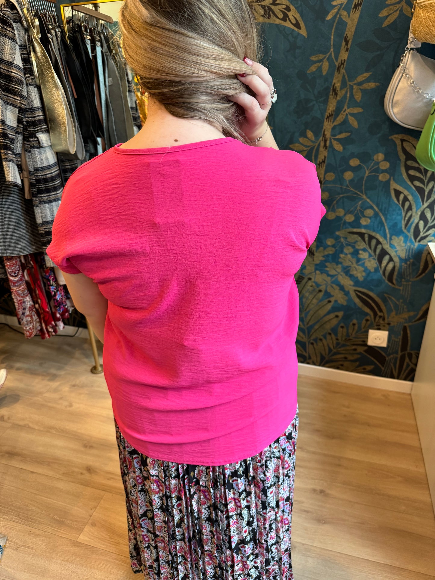 💖 Top fuchsia lumineux – la touche pep’s de votre dressing !