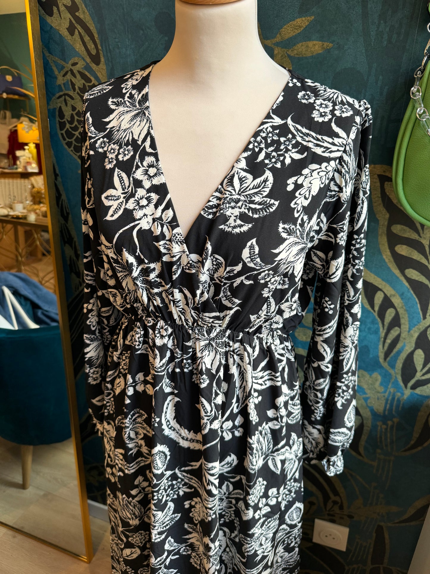 ⚫✨ Robe longue élégante et intemporelle 🌿