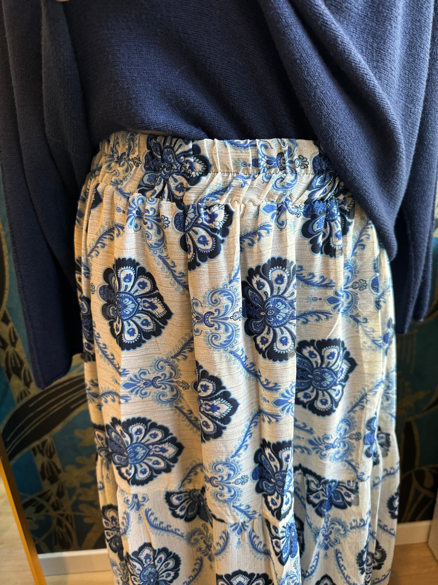 👗 Jupe longue fluide à imprimé bleu et beige ✨
