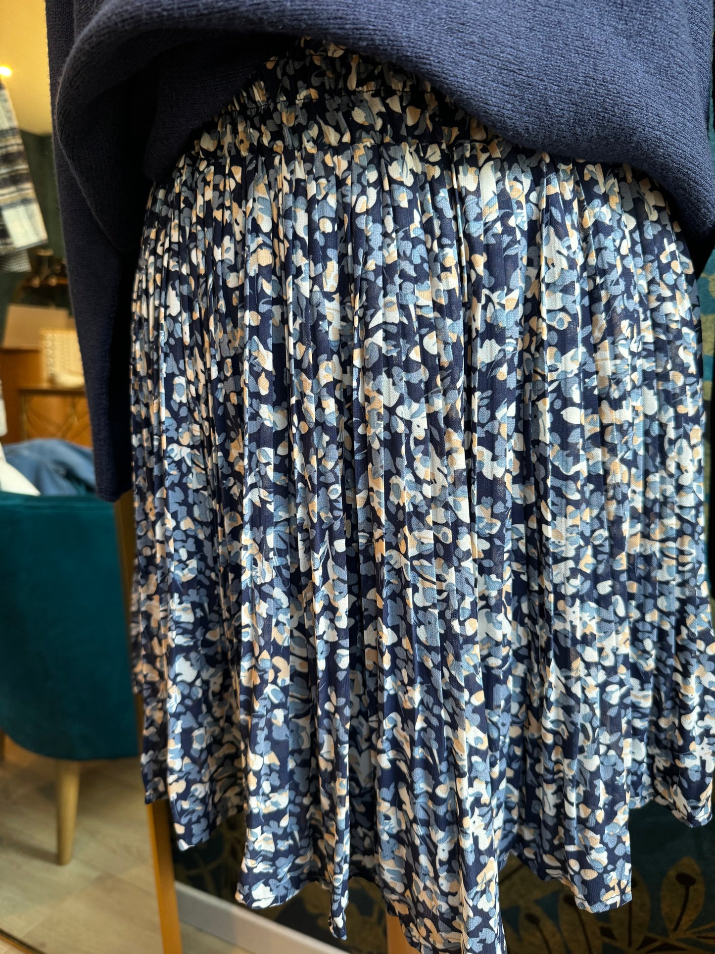 👗 Jupe plissée courte à imprimé bleu et beige 🌸✨