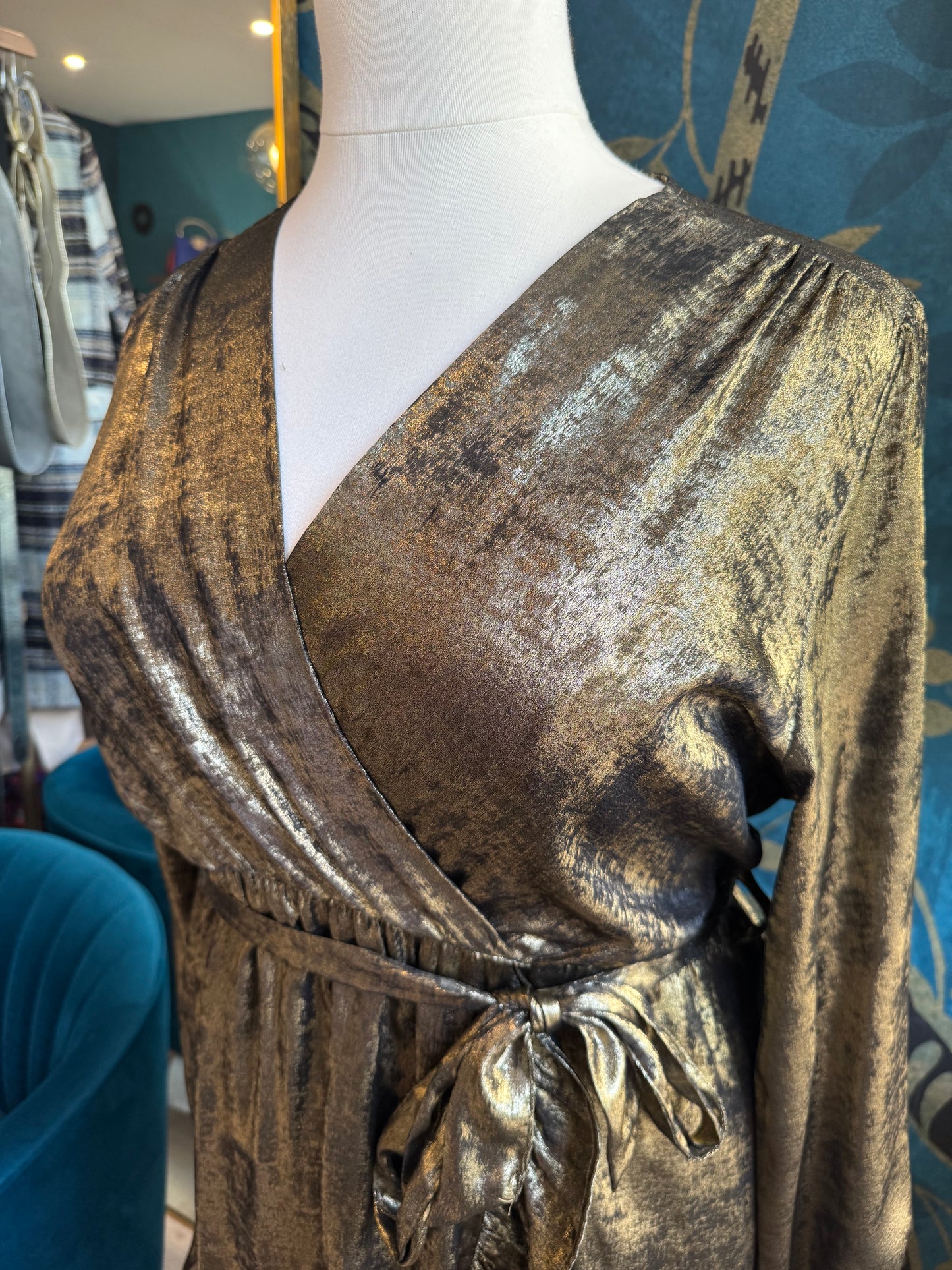 Robe portefeuille dorée ✨💫
