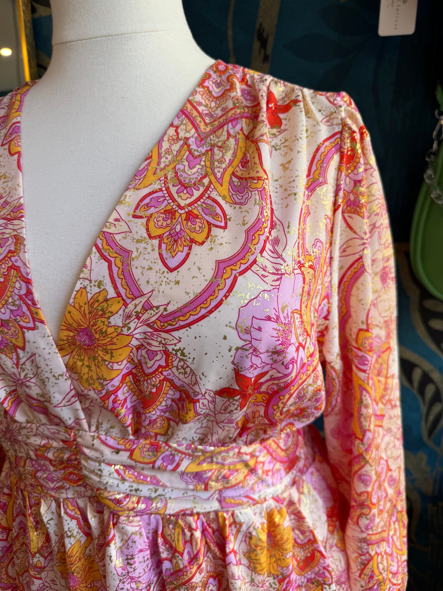 Robe bohème éclatante 🌸✨