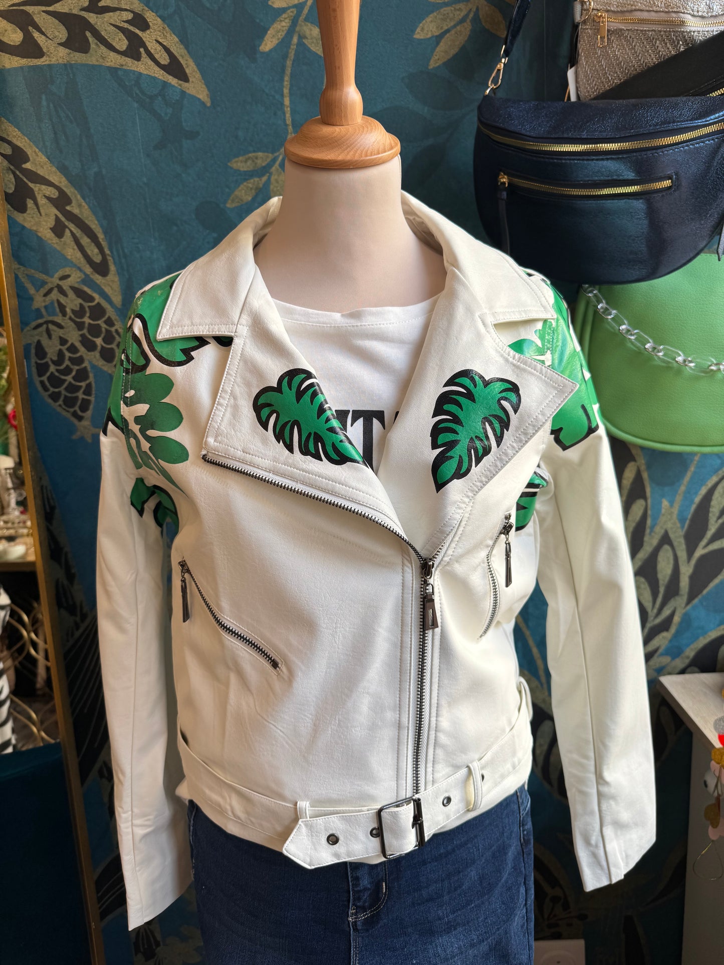 ✨ Perfecto en similicuir – Audace et fraîcheur ! 🌿