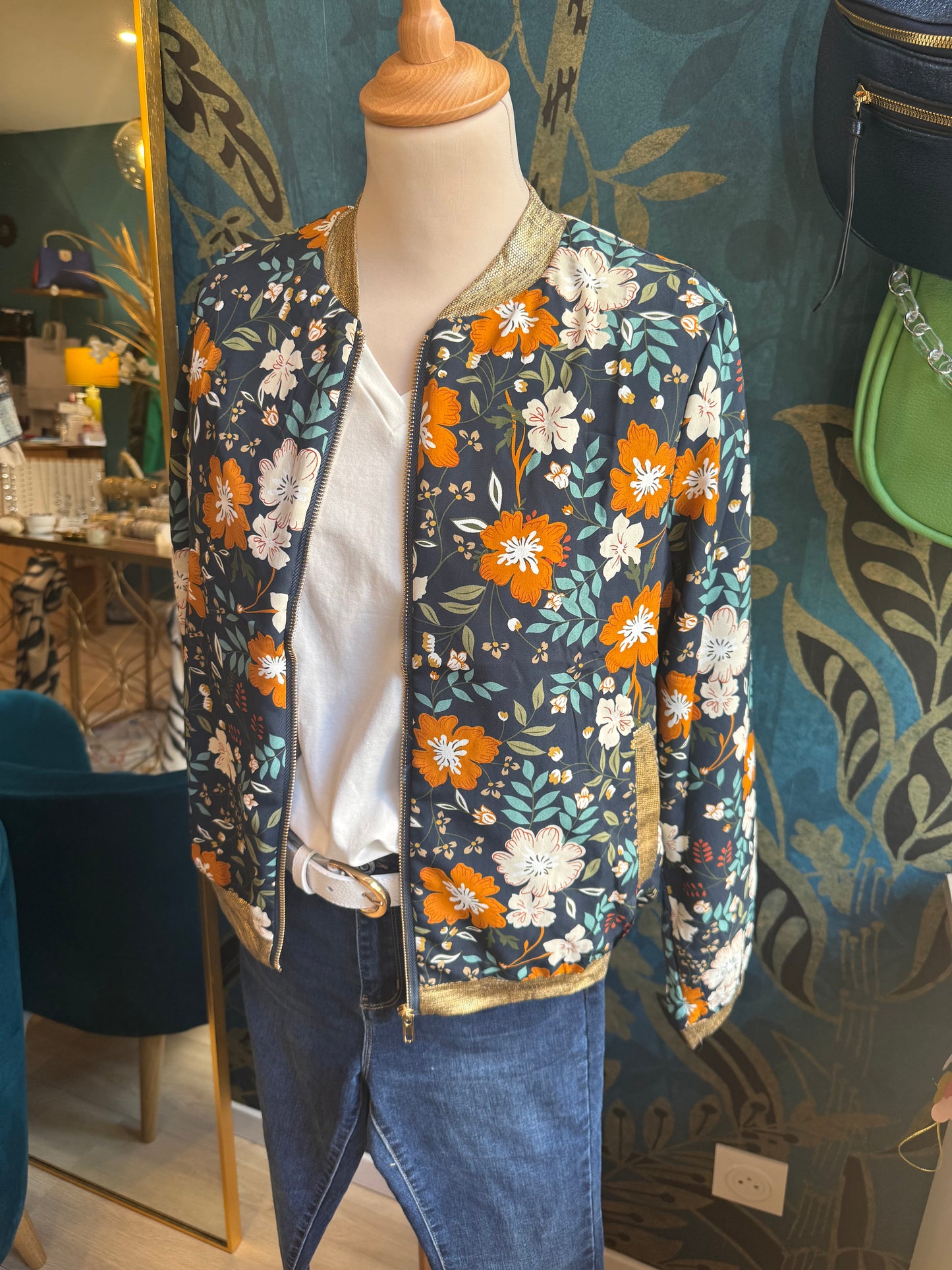 🌸 Bomber fleuri – Fraîcheur et féminité ! 🌸