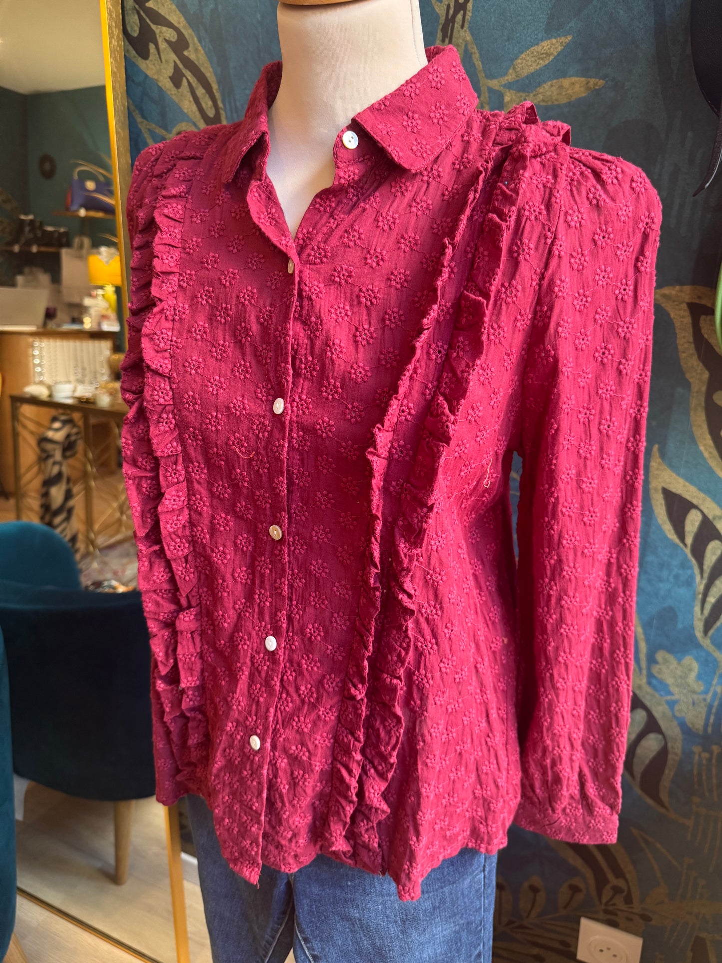 Chemise bohème bordeaux à volants et broderies florales 🌿✨