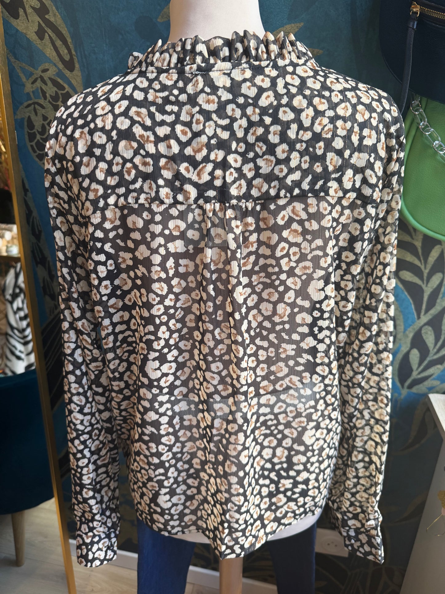 Blouse fluide imprimé léopard chic 🖤🐆