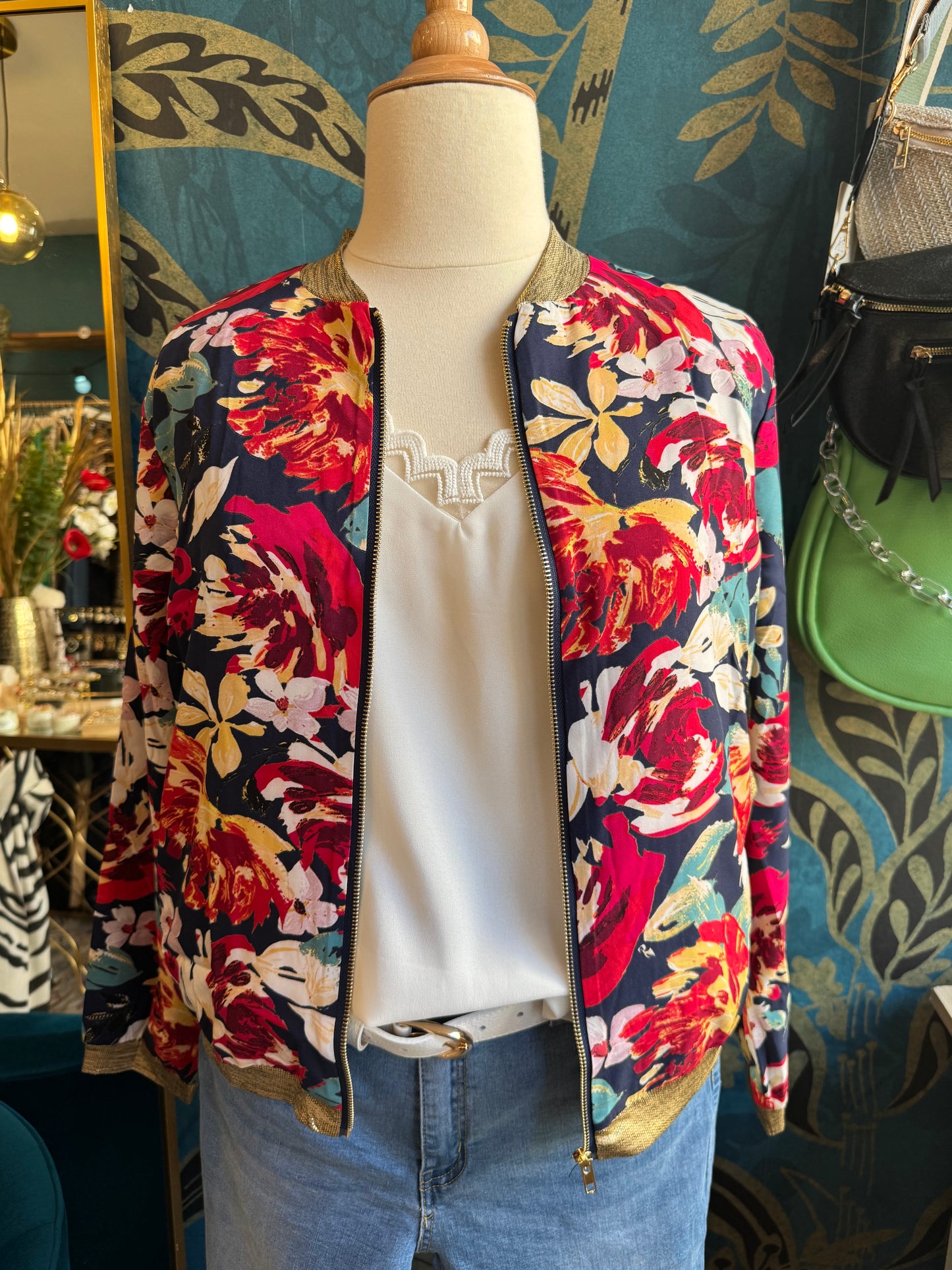 🔥 Bomber fleuri – Explosion de couleurs ! 🔥