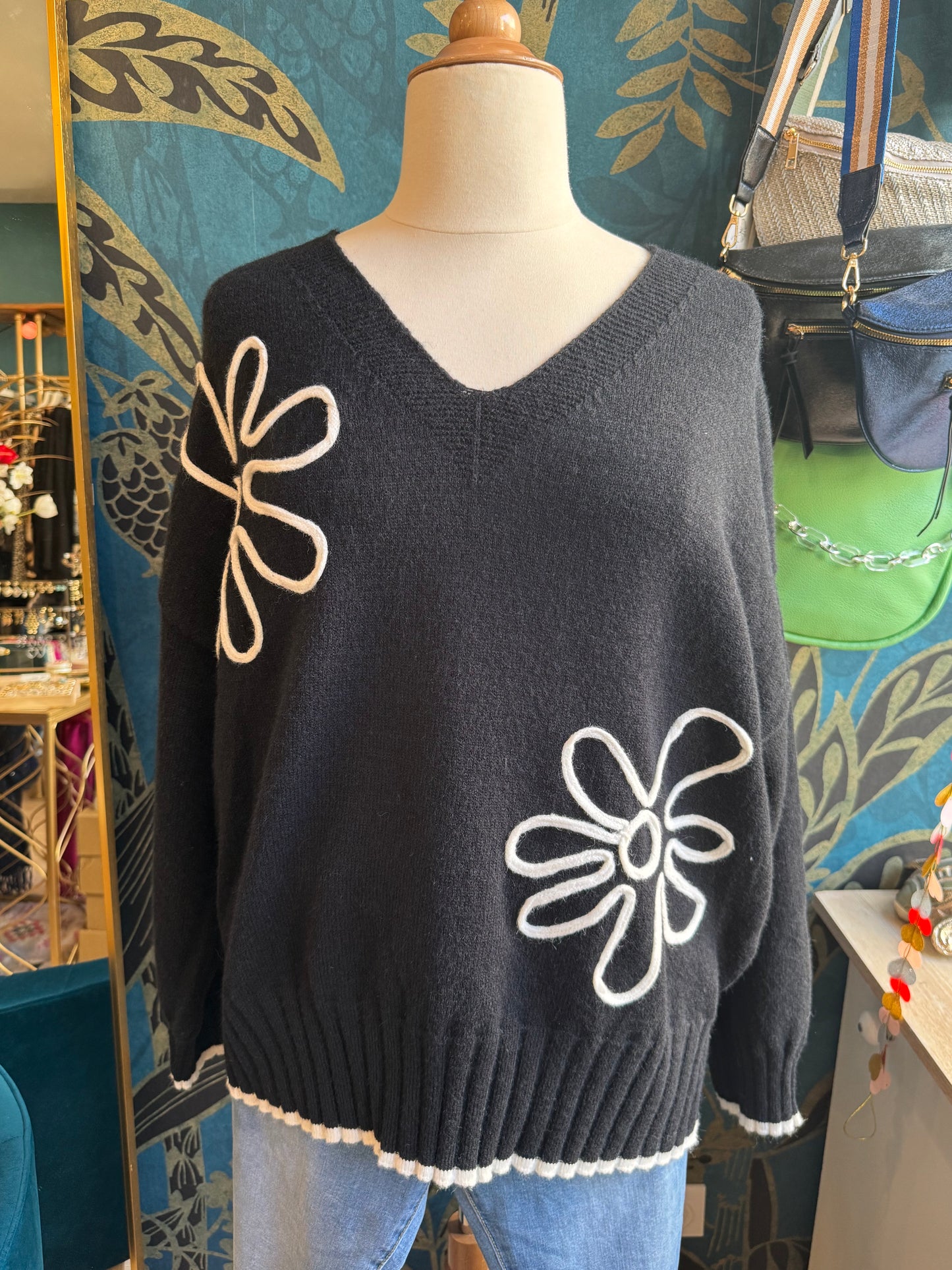 🖤🌼 Pull noir à fleurs en relief 🌼🖤