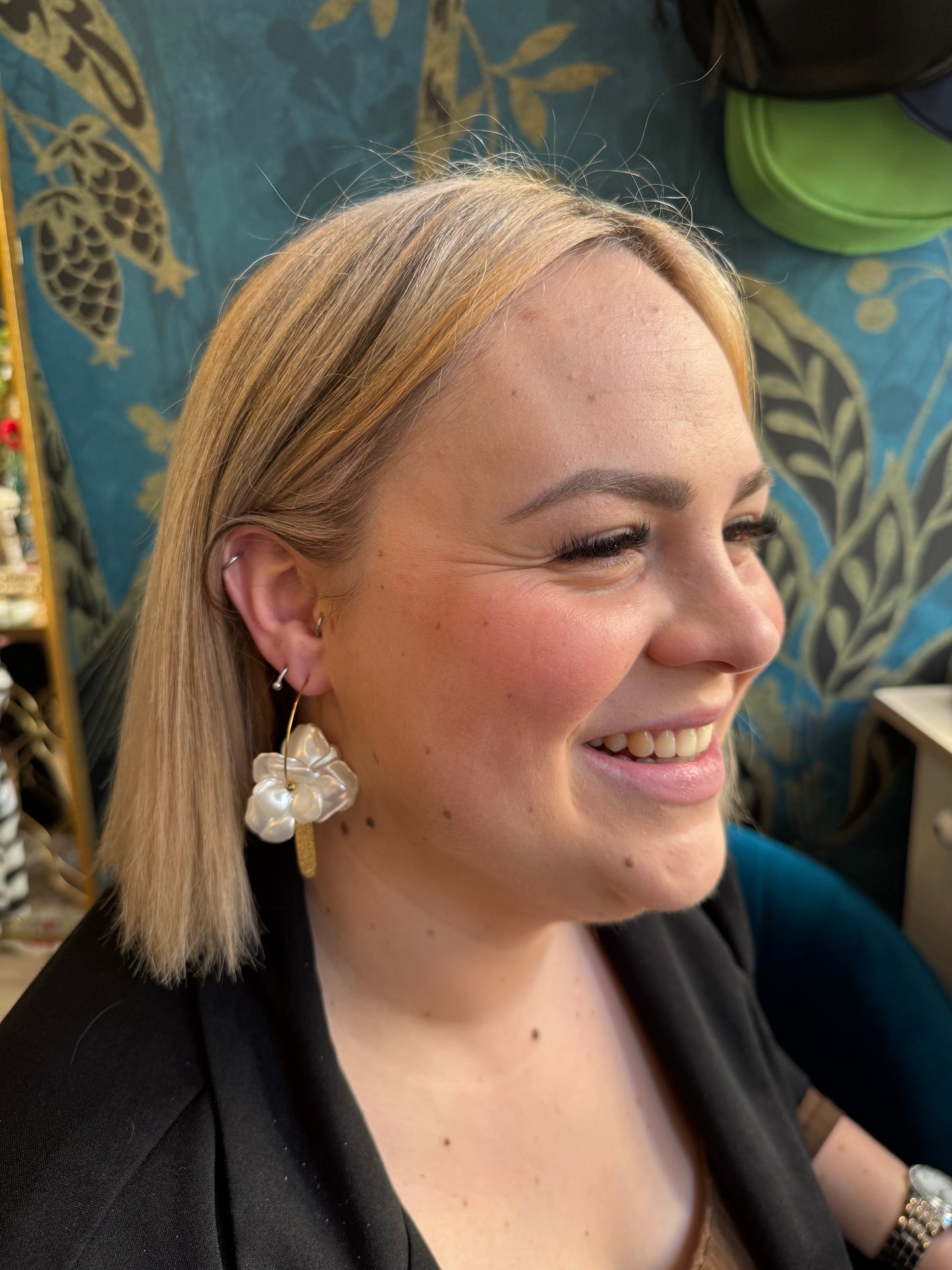 Boucles d'oreilles fleurs blanches