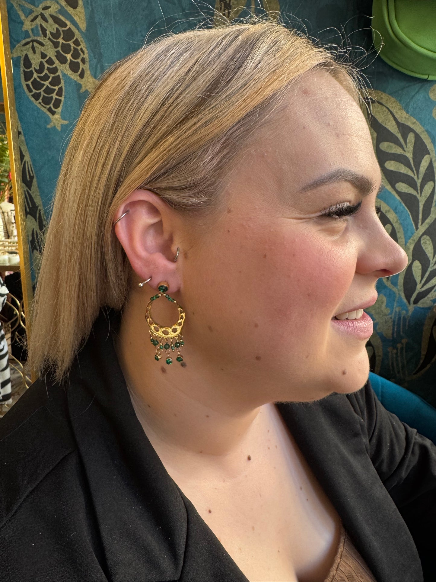 Boucles dorées perles vertes