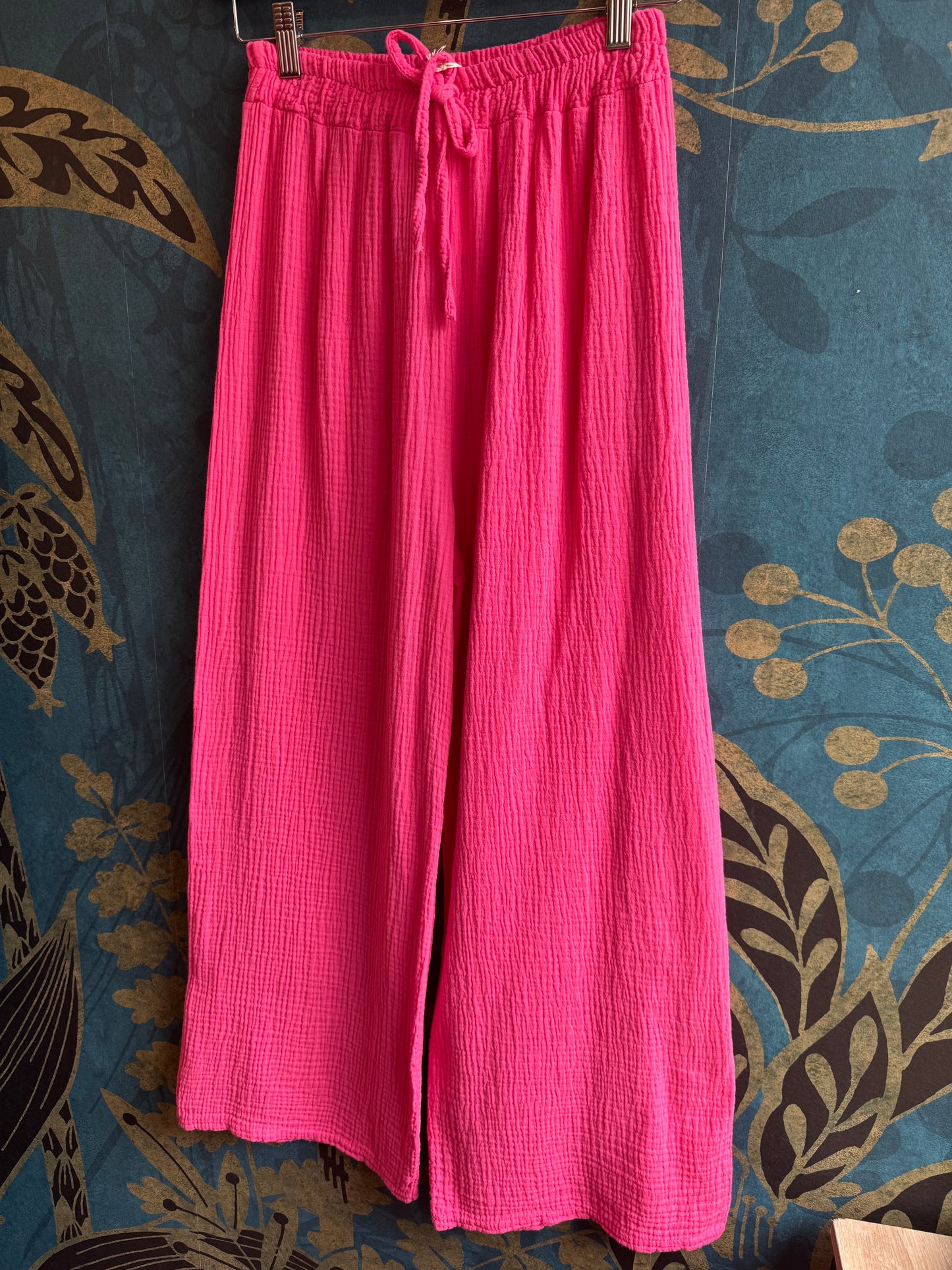 👖 Pantalon en gaze de coton rose – Confort & élégance bohème ! 🎀✨