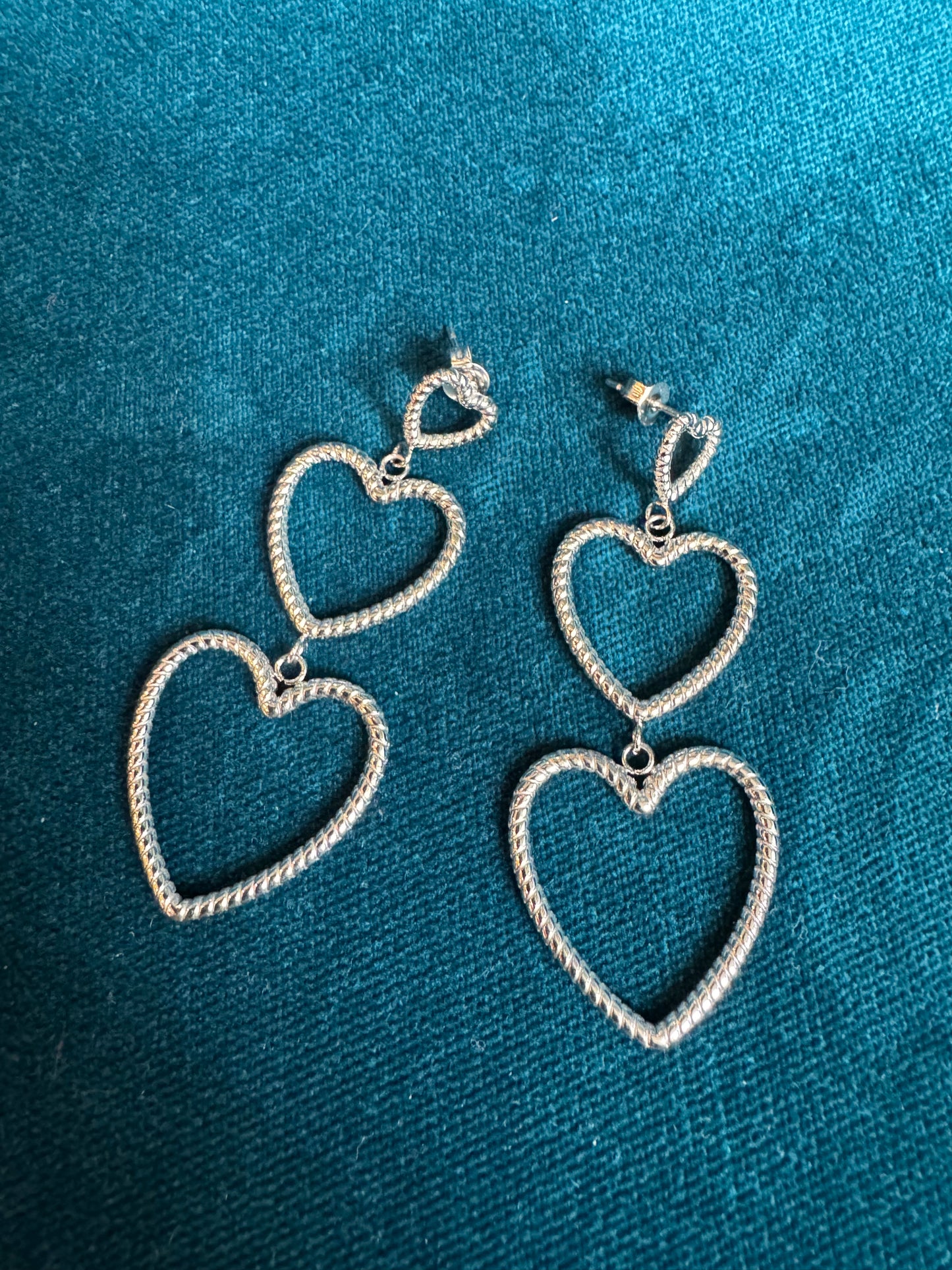 Boucles d'oreilles cœurs argentés
