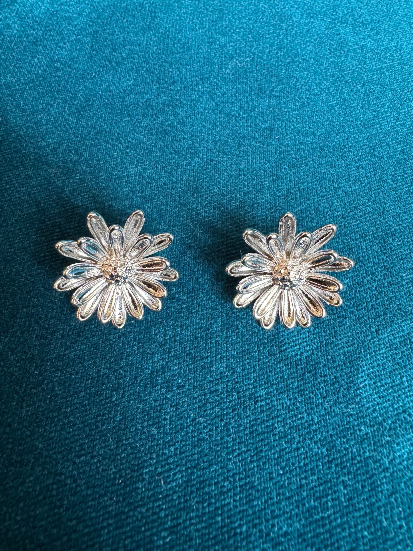 Boucles d'oreilles fleurs argentées