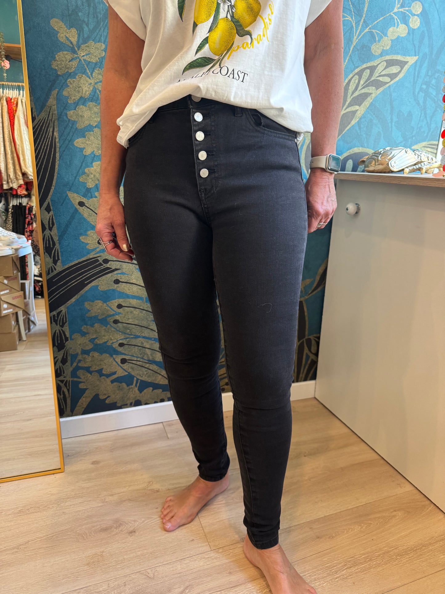 🖤 Jean Skinny Noir légèrement délavé et Boutonné 🖤
