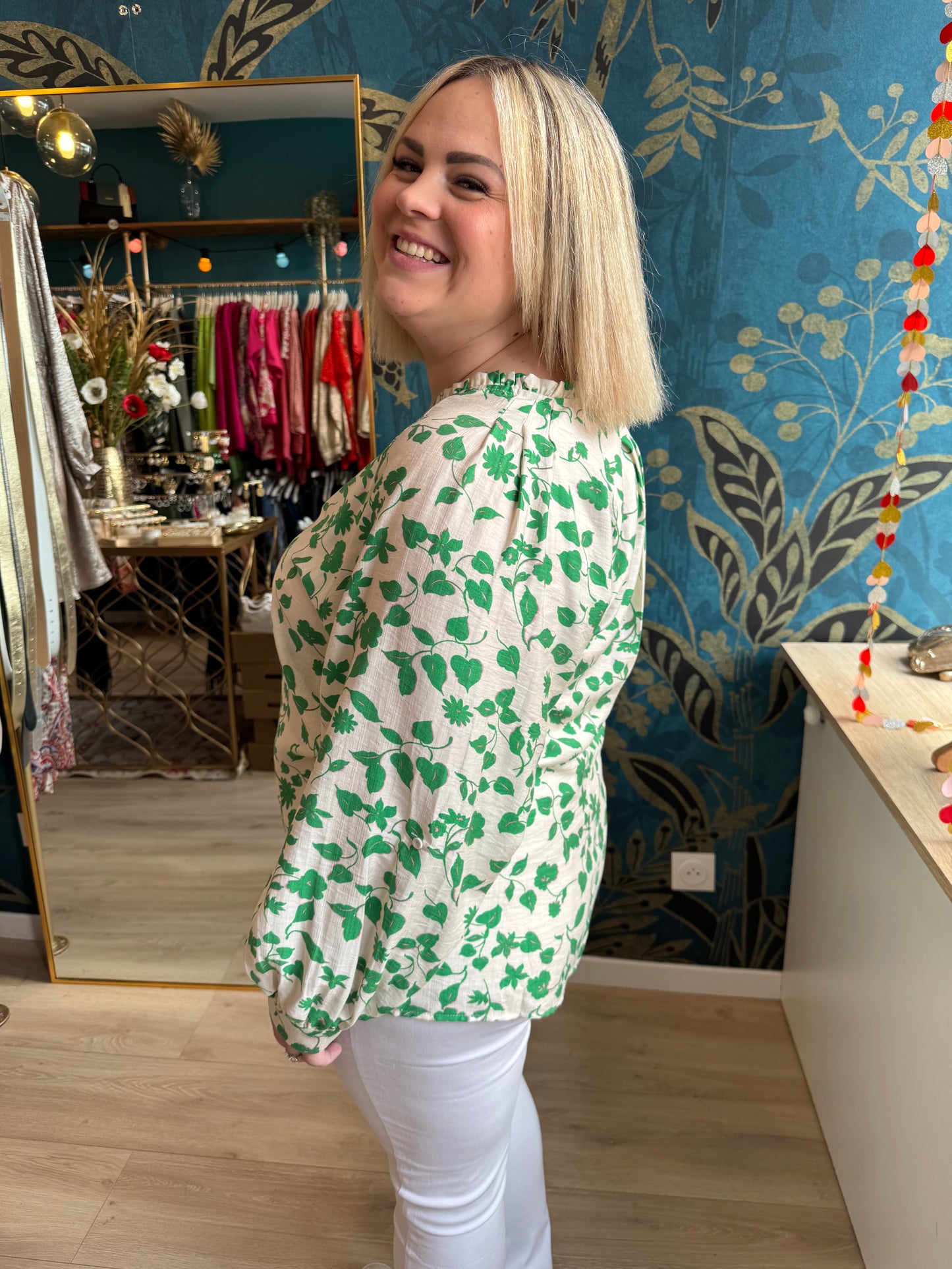 🌿 Blouse imprimée verte – Fraîcheur printanière assurée