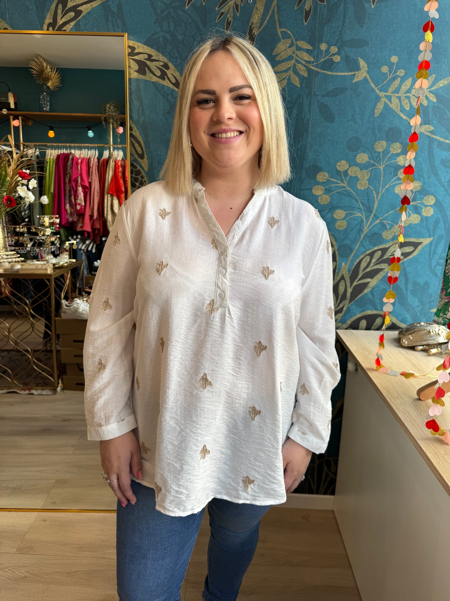 🤍 Blouse élégante brodée dorée ✨