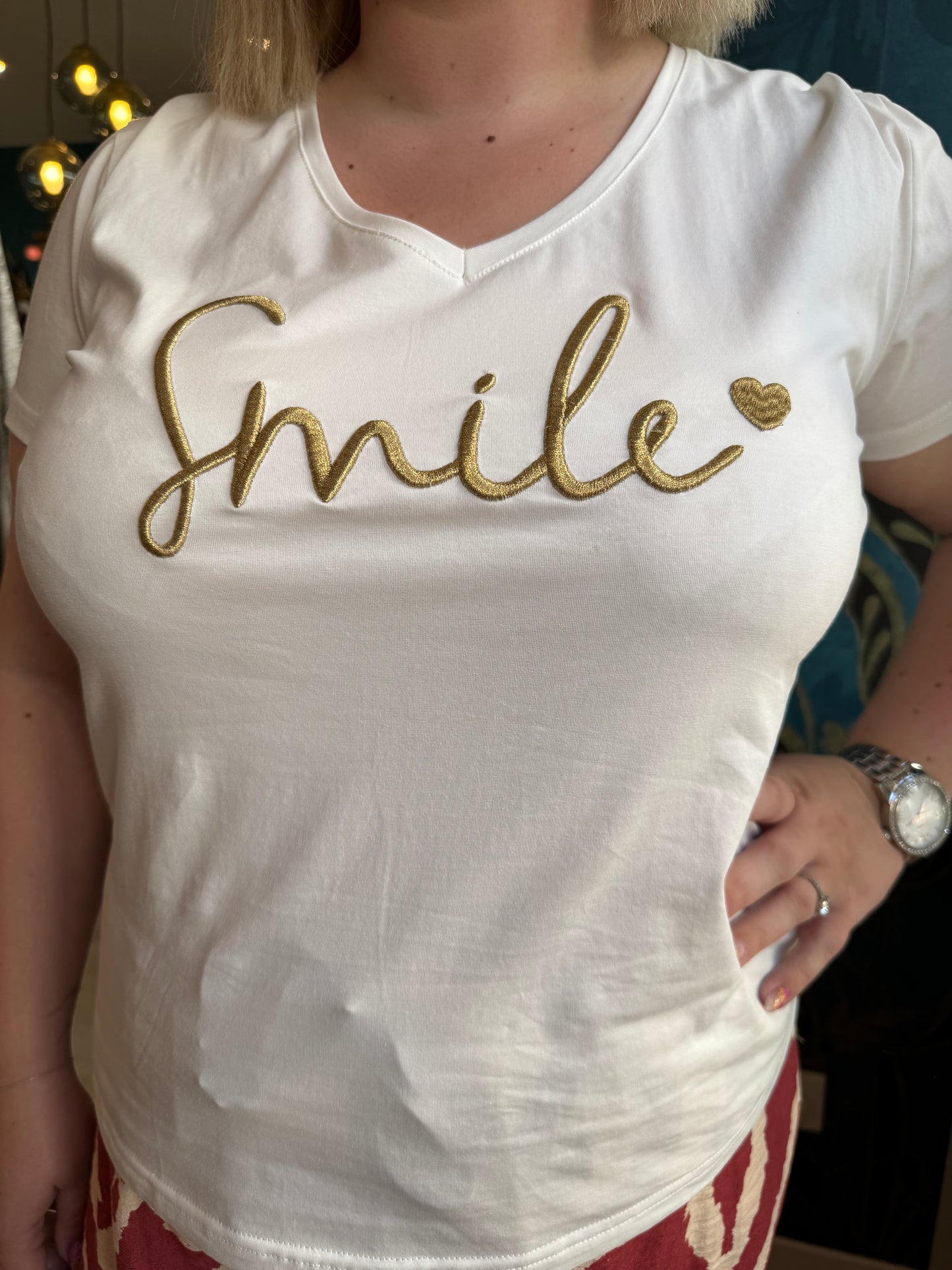 😊 Tee-shirt blanc brodé “Smile” 💛