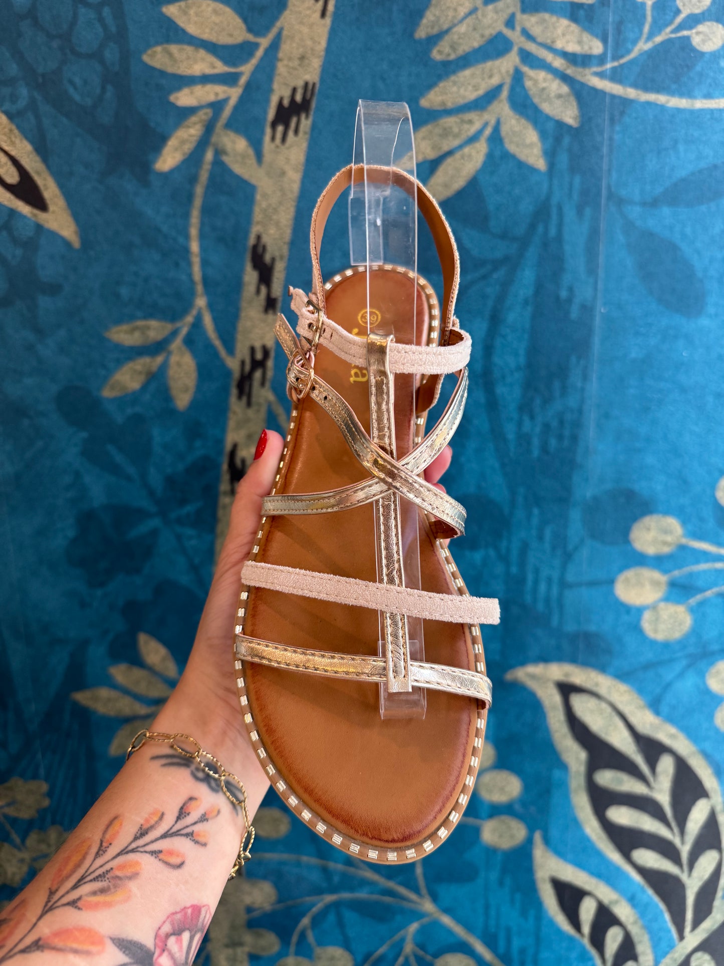 🌿 Sandales plates dorées et beige