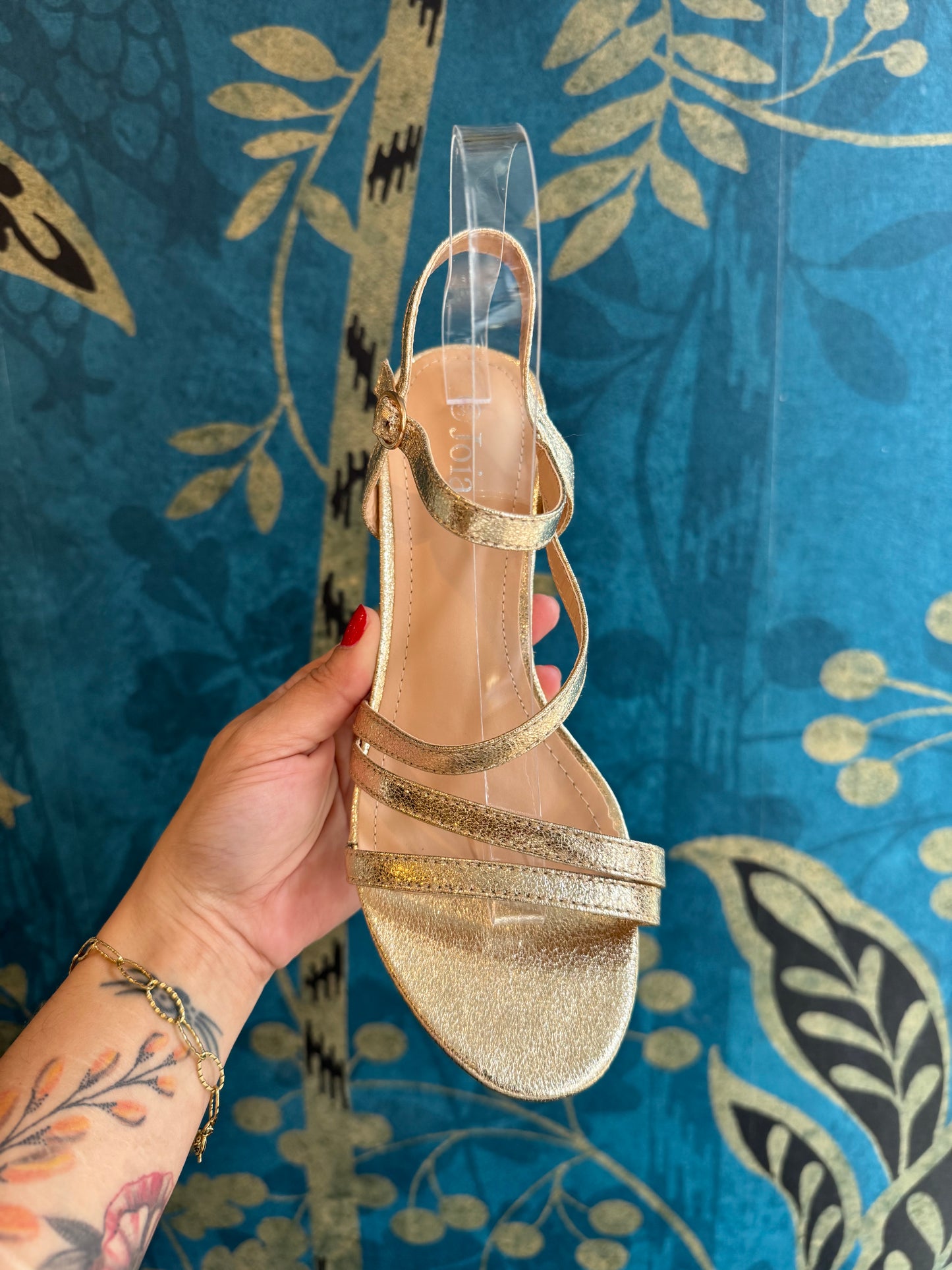 ✨ Sandales dorées à talon ✨