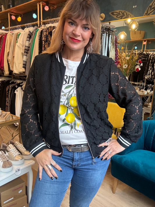 🖤 Bomber en dentelle noire – Élégance et modernité !