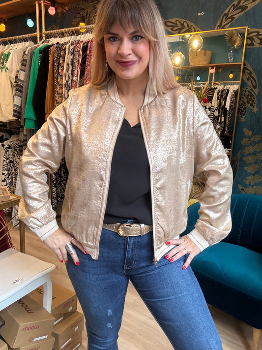 ✨ Bomber doré – Éclat et élégance ! ✨