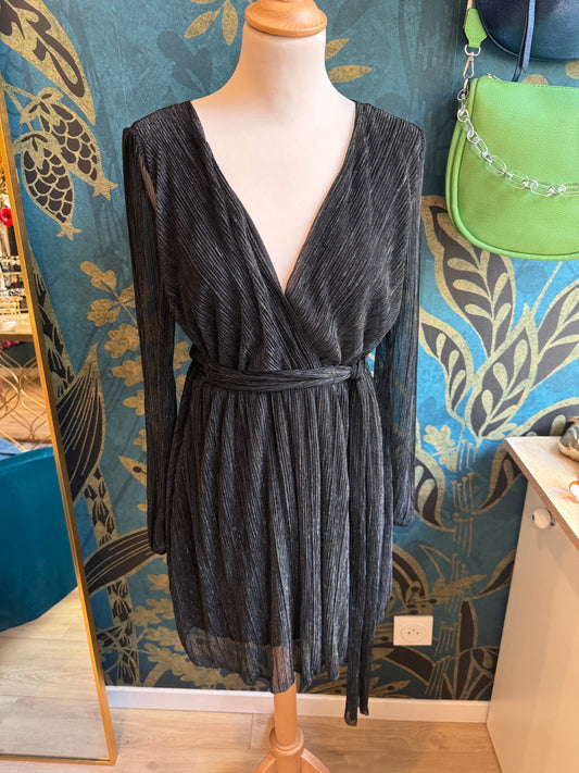 ✨ Robe courte noire plissée éclatante ✨