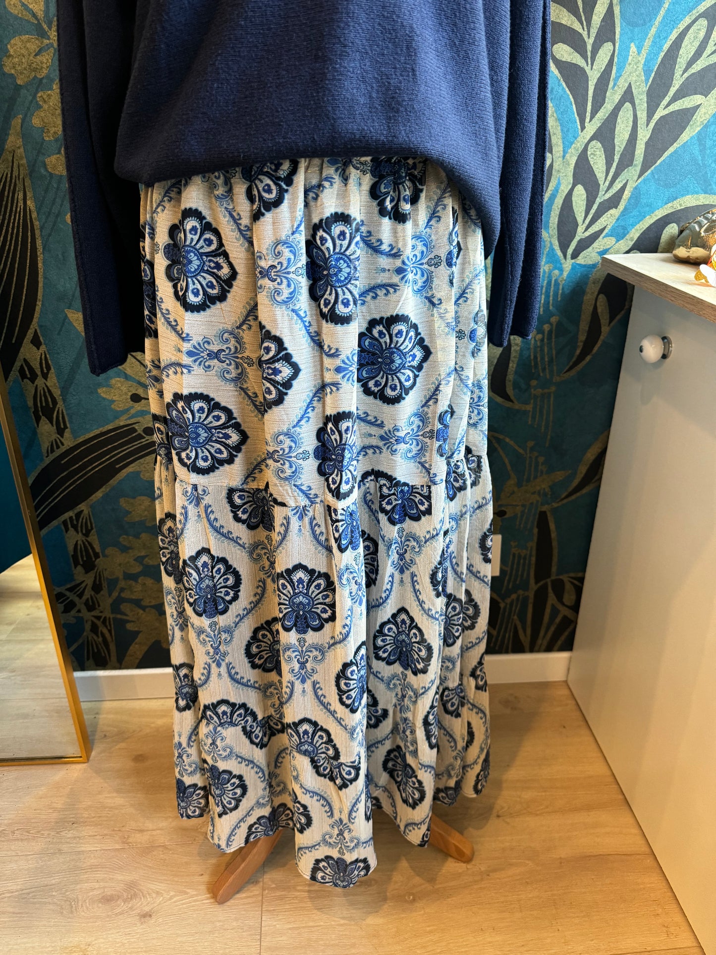 👗 Jupe longue fluide à imprimé bleu et beige ✨
