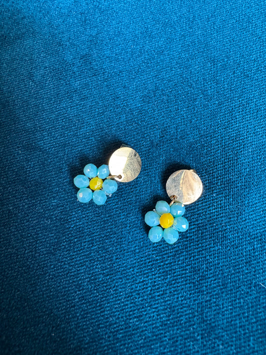 Boucles d'oreilles dorée fleurs bleues