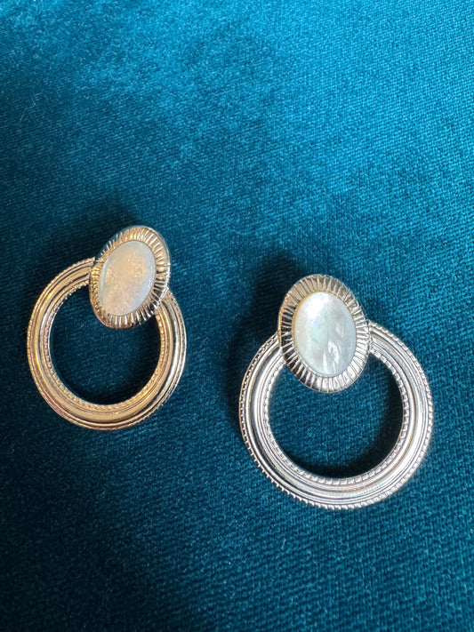 Boucles d'oreilles argentées et nacrées