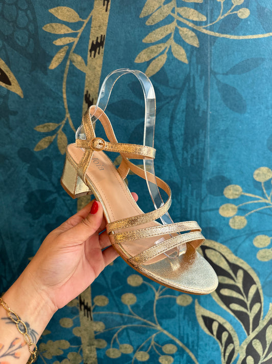 ✨ Sandales dorées à talon ✨