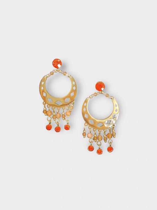 Boucles d'oreilles dorées et  perles oranges