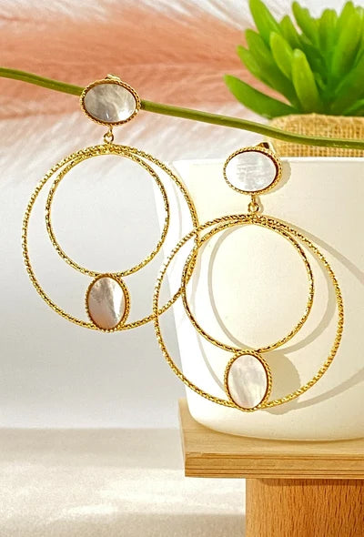 Boucles d'oreilles dorées et nacrées