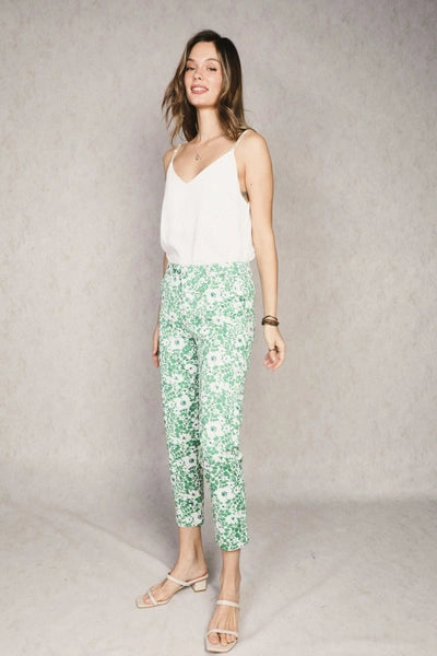 👖 Pantalon imprimé vert – L’élégance au naturel ! 🍃✨